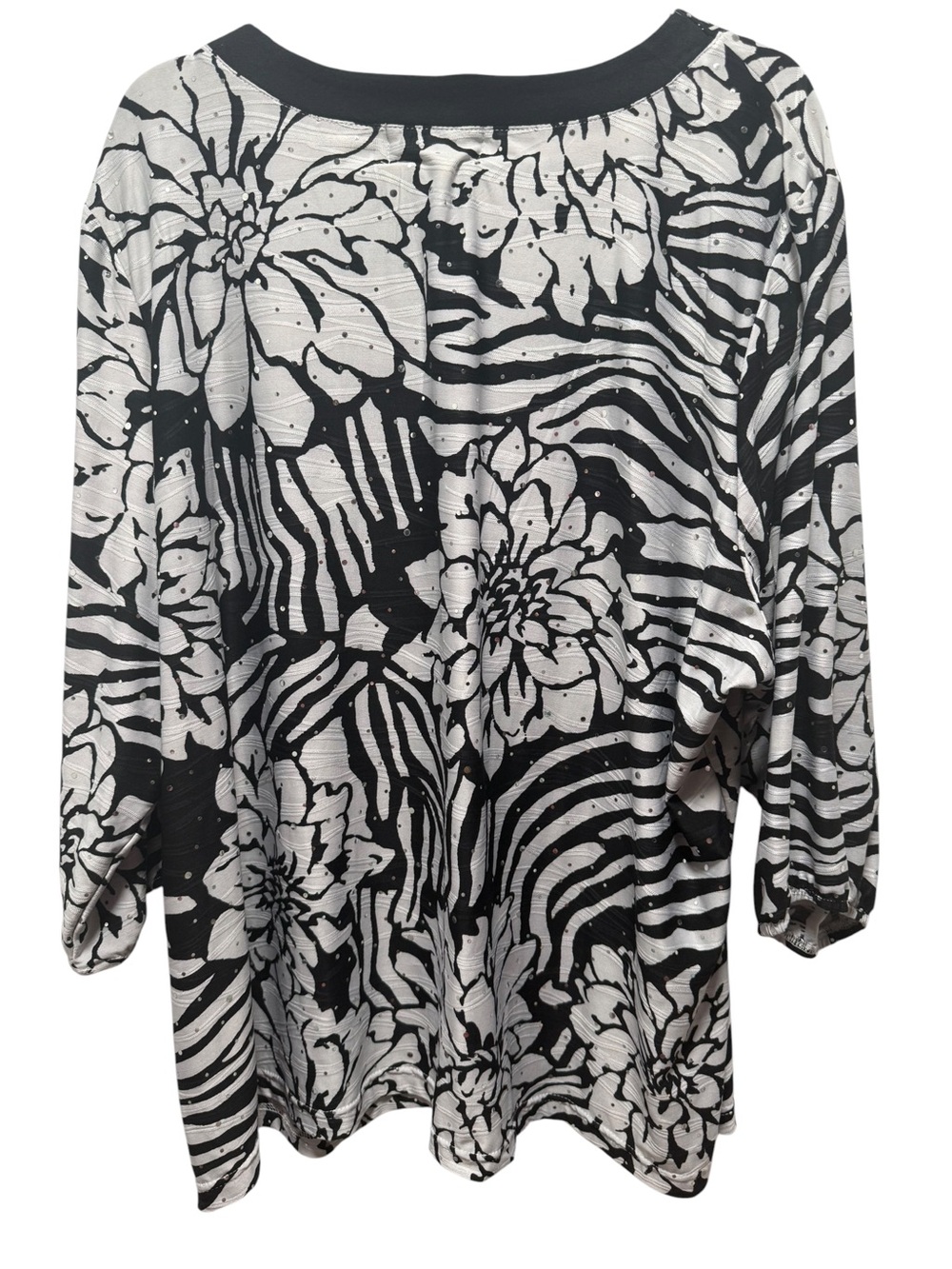 Black & White Floral-Print Tunic with Embellished Keyhole - Picture 2 of 2
